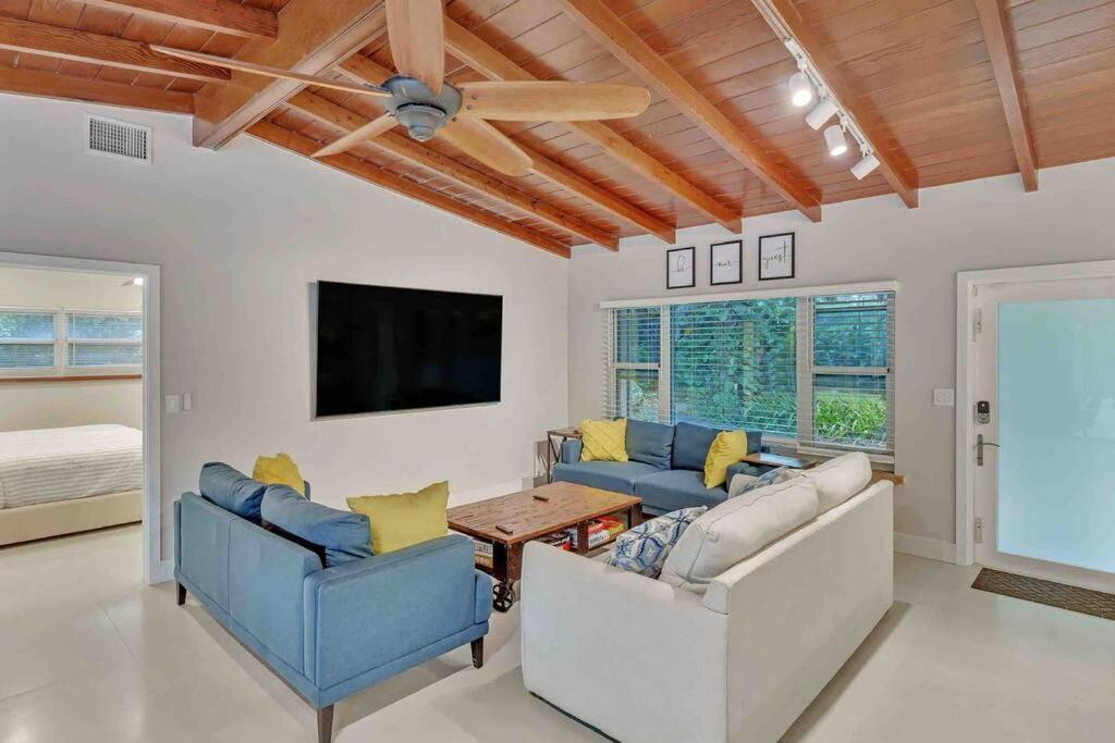 Rare Hidden Getaway Heated Pool 1.5 Acres! Sleeps 16 Villa Fort Lauderdale Bagian luar foto