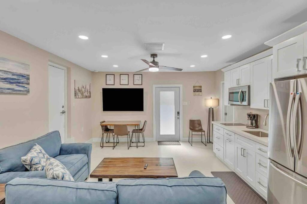 Rare Hidden Getaway Heated Pool 1.5 Acres! Sleeps 16 Villa Fort Lauderdale Bagian luar foto