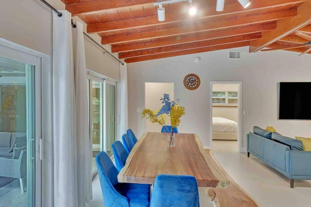 Rare Hidden Getaway Heated Pool 1.5 Acres! Sleeps 16 Villa Fort Lauderdale Bagian luar foto