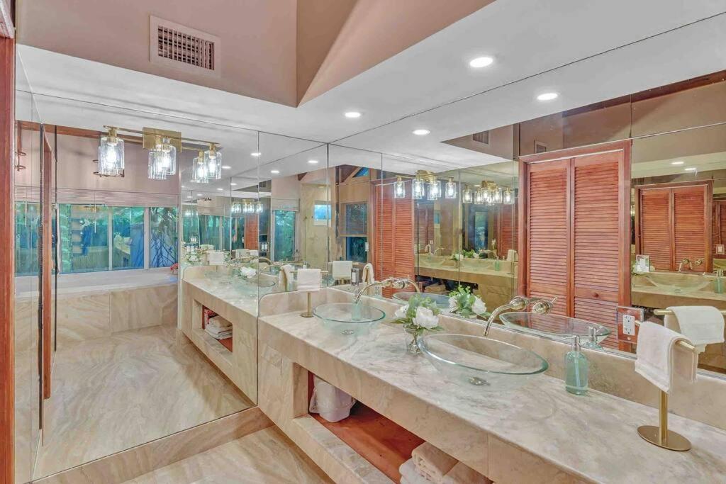 Rare Hidden Getaway Heated Pool 1.5 Acres! Sleeps 16 Villa Fort Lauderdale Bagian luar foto
