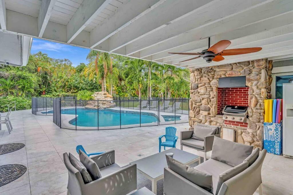 Rare Hidden Getaway Heated Pool 1.5 Acres! Sleeps 16 Villa Fort Lauderdale Bagian luar foto