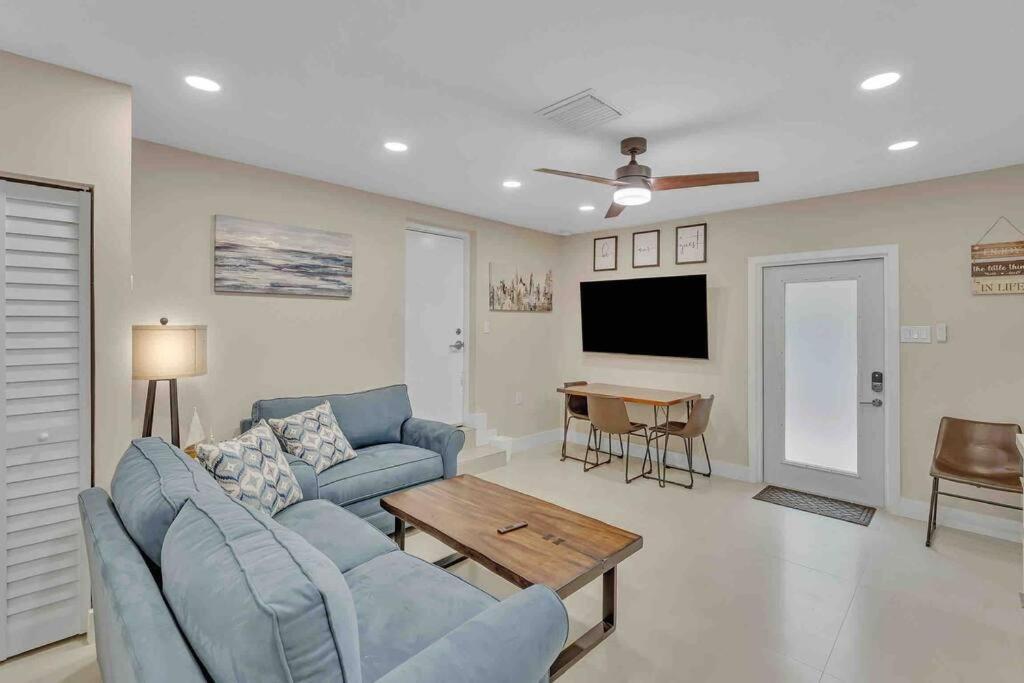 Rare Hidden Getaway Heated Pool 1.5 Acres! Sleeps 16 Villa Fort Lauderdale Bagian luar foto