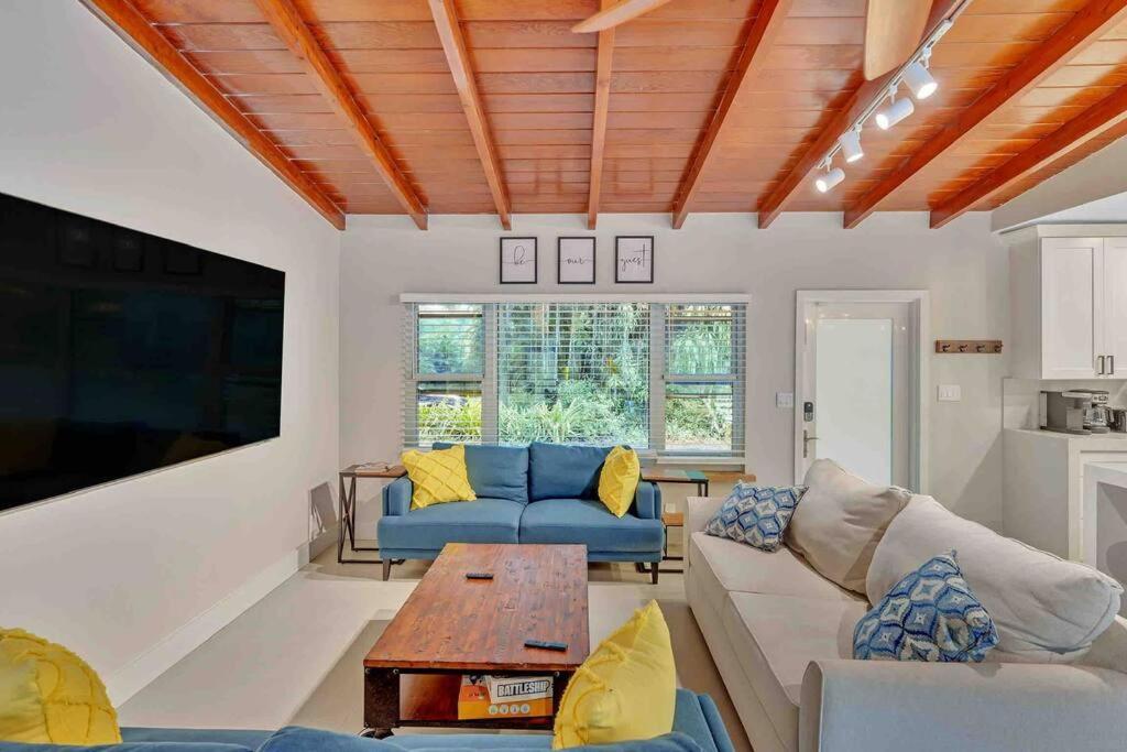 Rare Hidden Getaway Heated Pool 1.5 Acres! Sleeps 16 Villa Fort Lauderdale Bagian luar foto