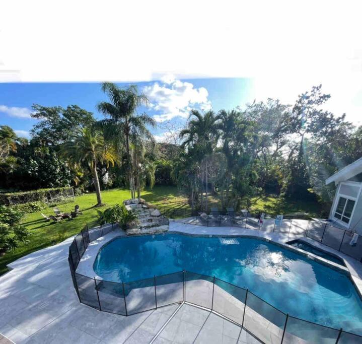 Rare Hidden Getaway Heated Pool 1.5 Acres! Sleeps 16 Villa Fort Lauderdale Bagian luar foto