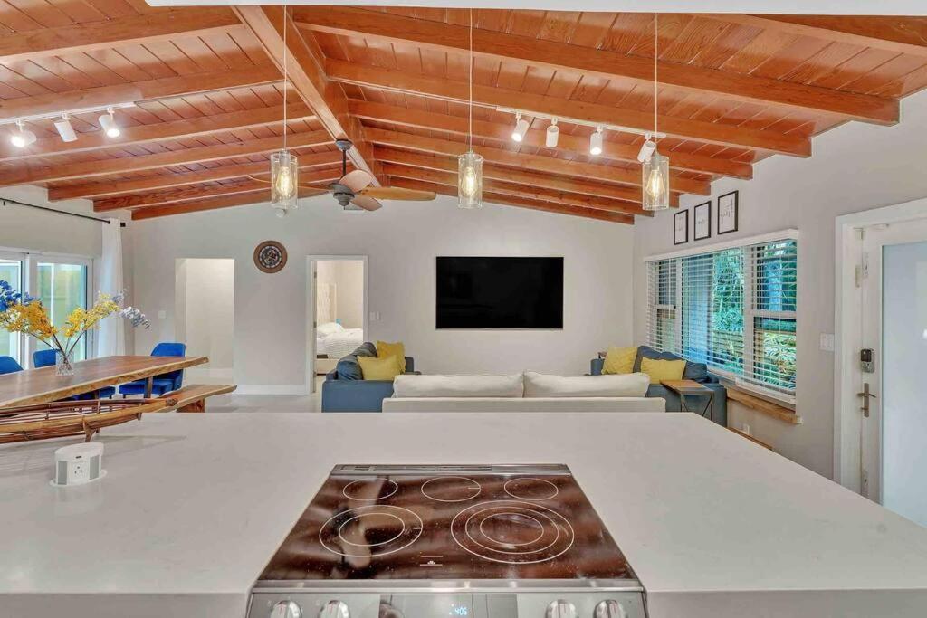 Rare Hidden Getaway Heated Pool 1.5 Acres! Sleeps 16 Villa Fort Lauderdale Bagian luar foto