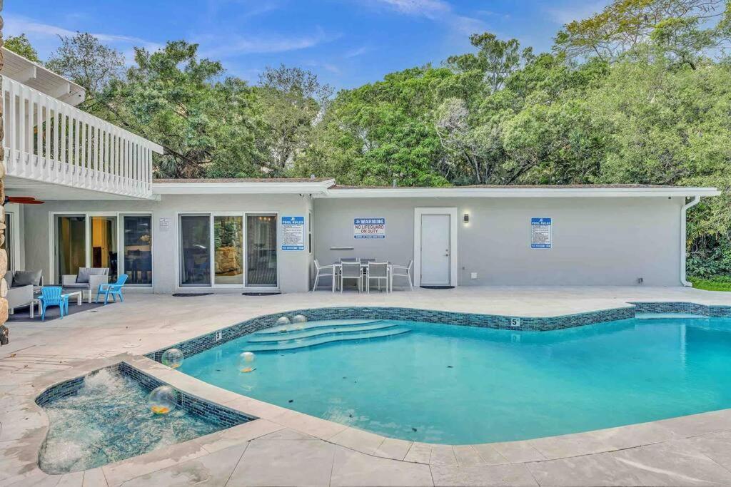 Rare Hidden Getaway Heated Pool 1.5 Acres! Sleeps 16 Villa Fort Lauderdale Bagian luar foto