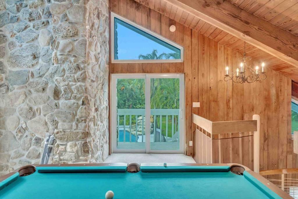 Rare Hidden Getaway Heated Pool 1.5 Acres! Sleeps 16 Villa Fort Lauderdale Bagian luar foto