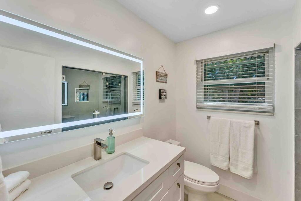 Rare Hidden Getaway Heated Pool 1.5 Acres! Sleeps 16 Villa Fort Lauderdale Bagian luar foto