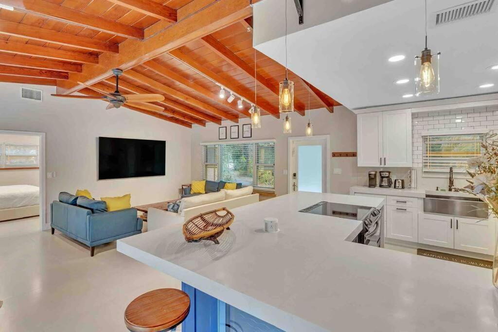 Rare Hidden Getaway Heated Pool 1.5 Acres! Sleeps 16 Villa Fort Lauderdale Bagian luar foto
