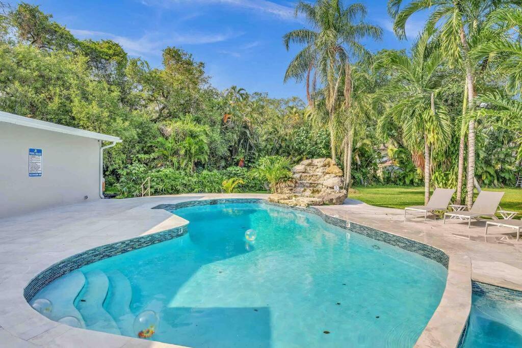 Rare Hidden Getaway Heated Pool 1.5 Acres! Sleeps 16 Villa Fort Lauderdale Bagian luar foto
