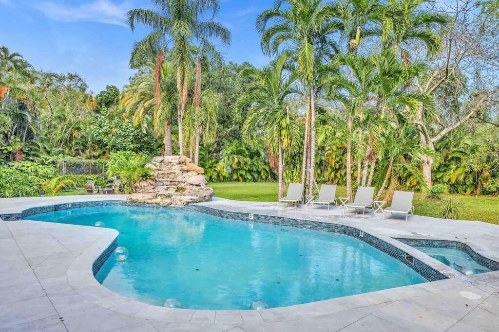 Rare Hidden Getaway Heated Pool 1.5 Acres! Sleeps 16 Villa Fort Lauderdale Bagian luar foto